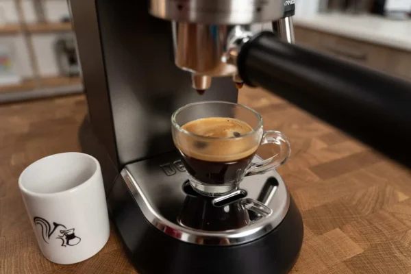 MACHINE A CAFE DELONGHI DEDICA STYLE NOIR EC695.BK.