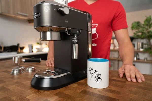 MACHINE A CAFE DELONGHI DEDICA STYLE NOIR EC695.BK.